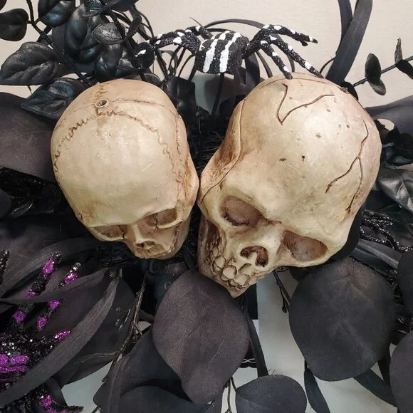 Halloween Wreath Haunted Home Pirate Skeleton Skull Spiders Flowers Black 21" - Picture 5 of 9